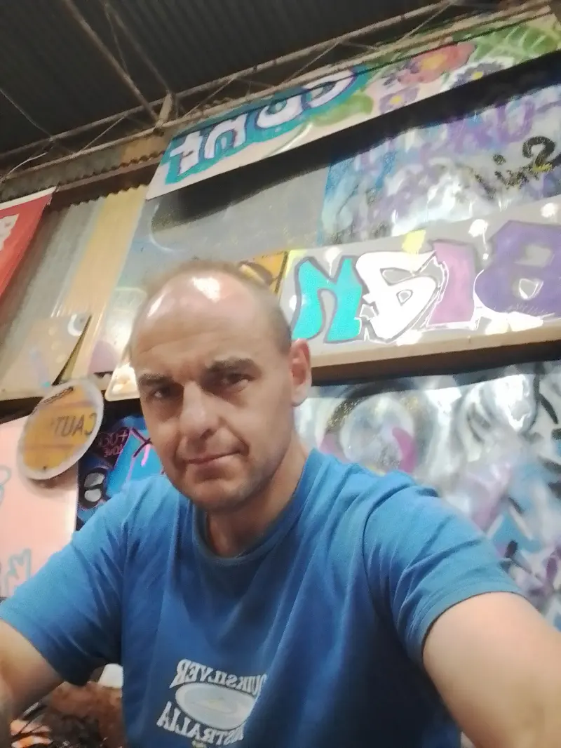 luhrstyson (18) male from AU - sexting partner