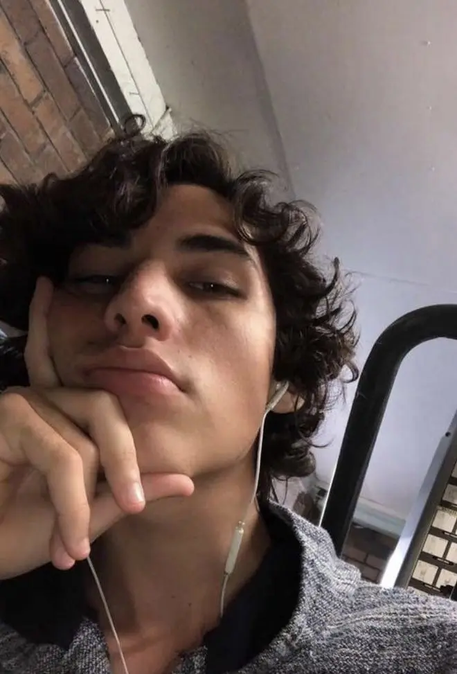 lustyboy (18) male from IN - sexting partner