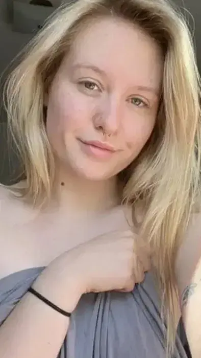 lutuzohu (18) female from CA - sexting partner