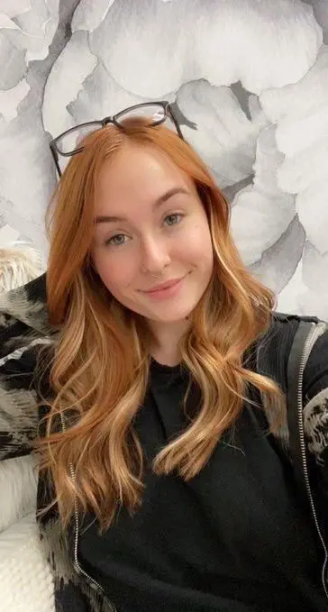 lvhfhfggg (20) female from CA - sexting partner