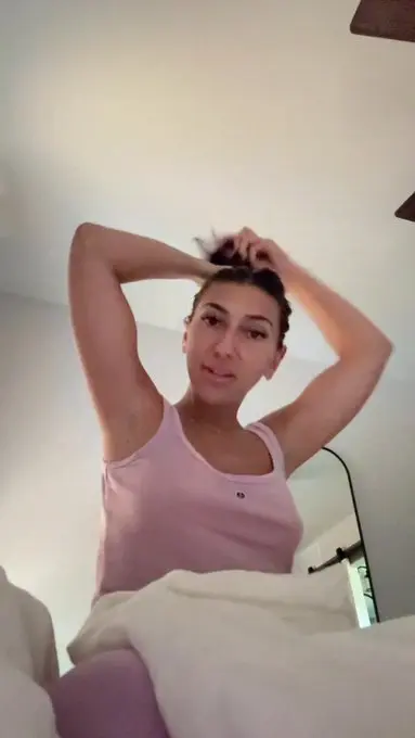 lvizyiui (24) female from US - sexting partner