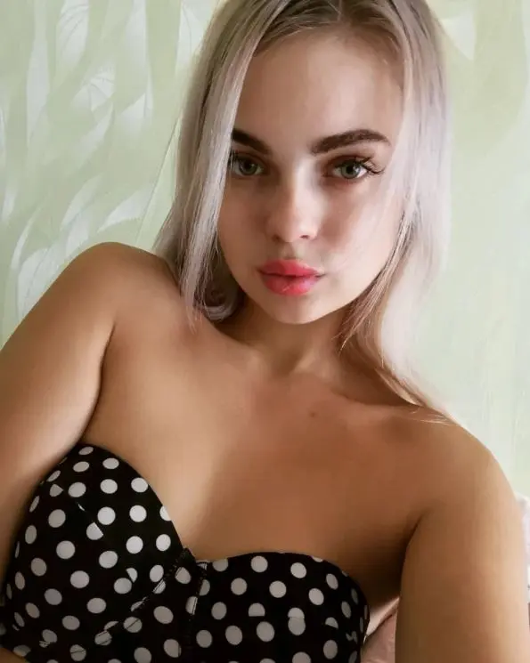 lyhygu (25) female from US - sexting partner