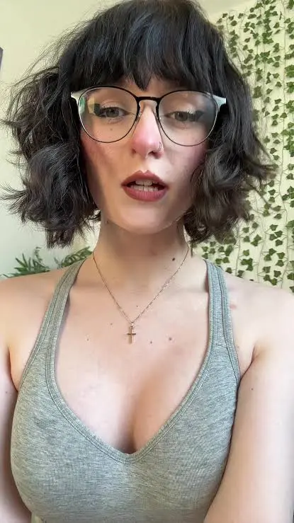 lynde1c82d7a0 (29) female from US - sexting partner