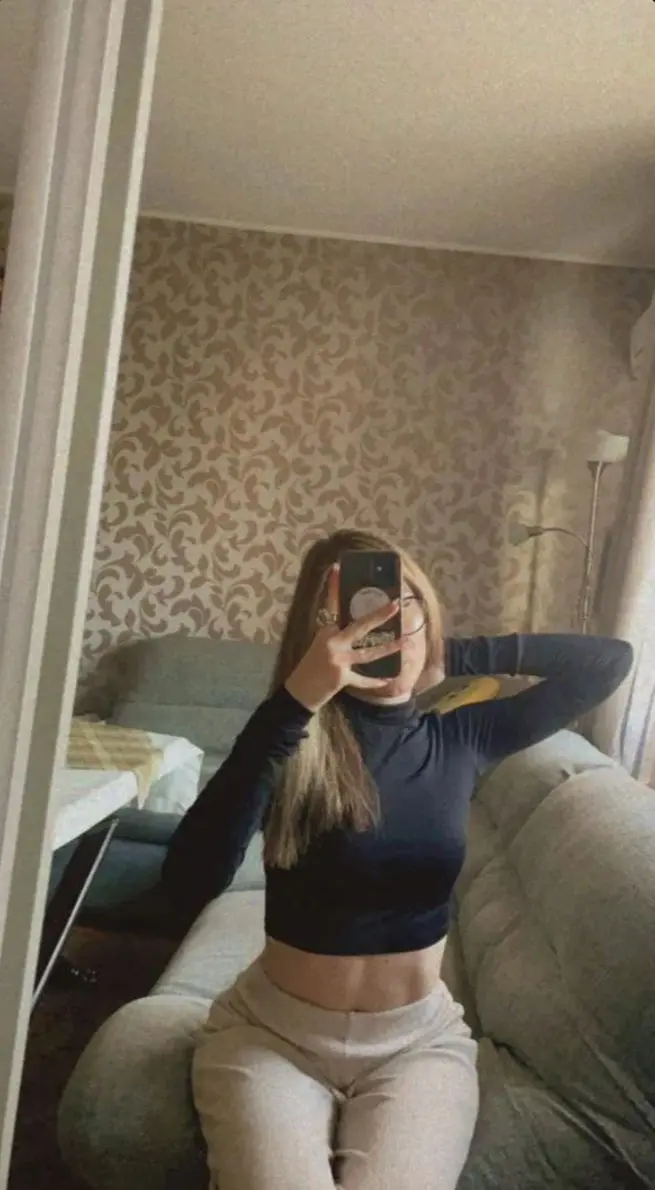 lzgbcuui (18) female from US - sexting partner