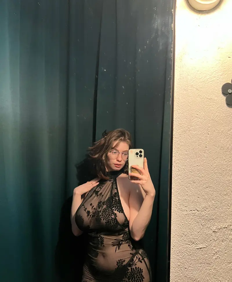 m1n1ynoanz (18) female from US - sexting partner