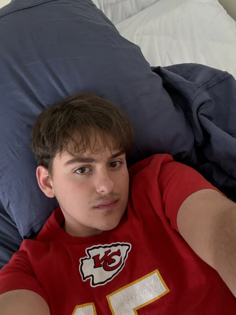 mac26342 (18) male from US - sexting partner