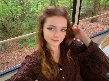 madej74866 (25) female from GB - sexting partner