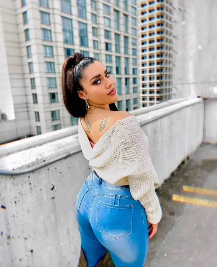 maditip735 (18) female from GB - sexting partner