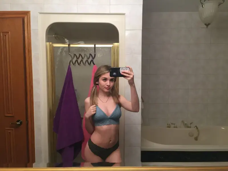 mageb75414 (18) female from AU - sexting partner