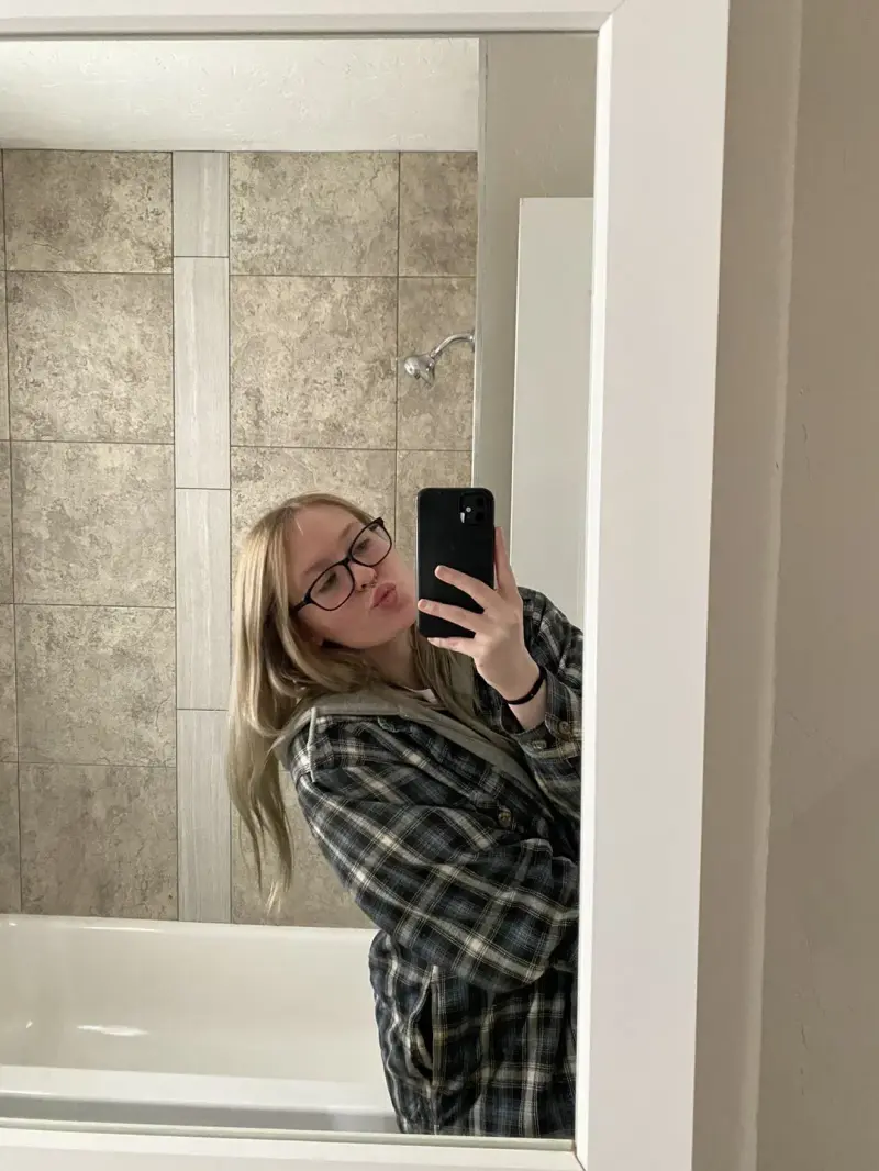 magemak559 (18) female from GB - sexting partner