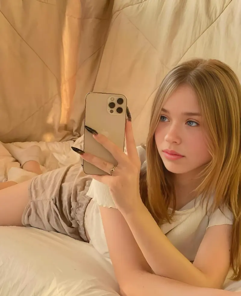 magice7860 (22) female from US - sexting partner