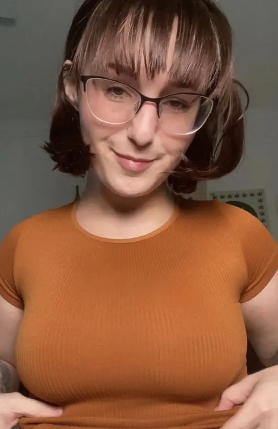 mandychloe124 (18) female from US - sexting partner