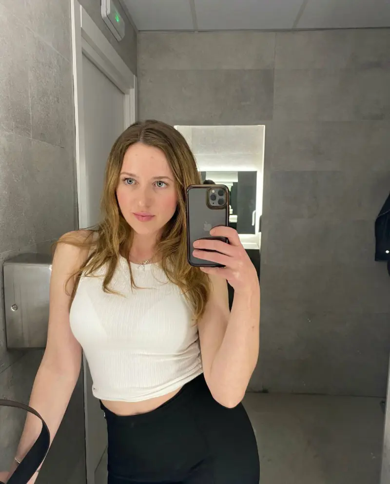 mariya_ross448877 (18) female from US - sexting partner