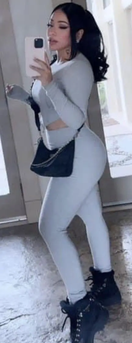 maveloussmith (18) female from US - sexting partner