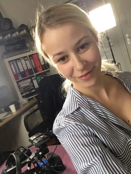 maxesi7045 (25) female from US - sexting partner