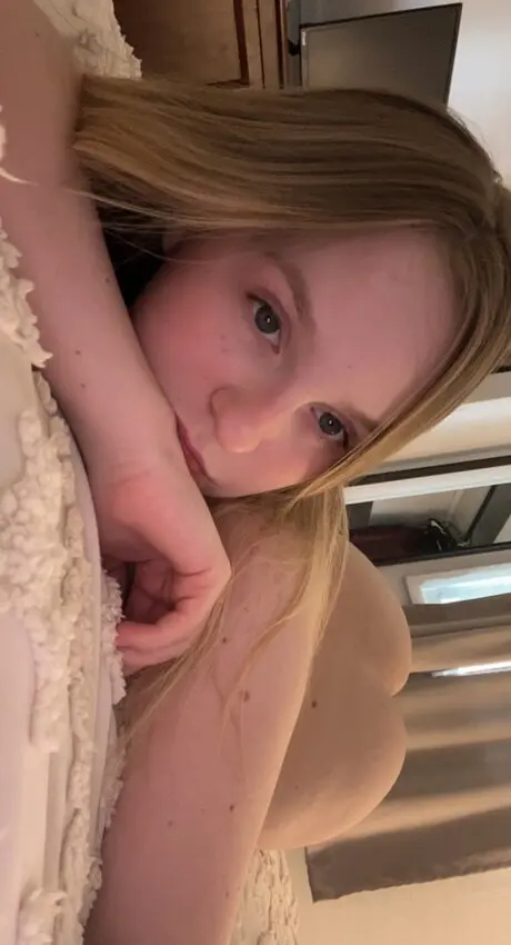 maxet31626 (18) female from US - sexting partner