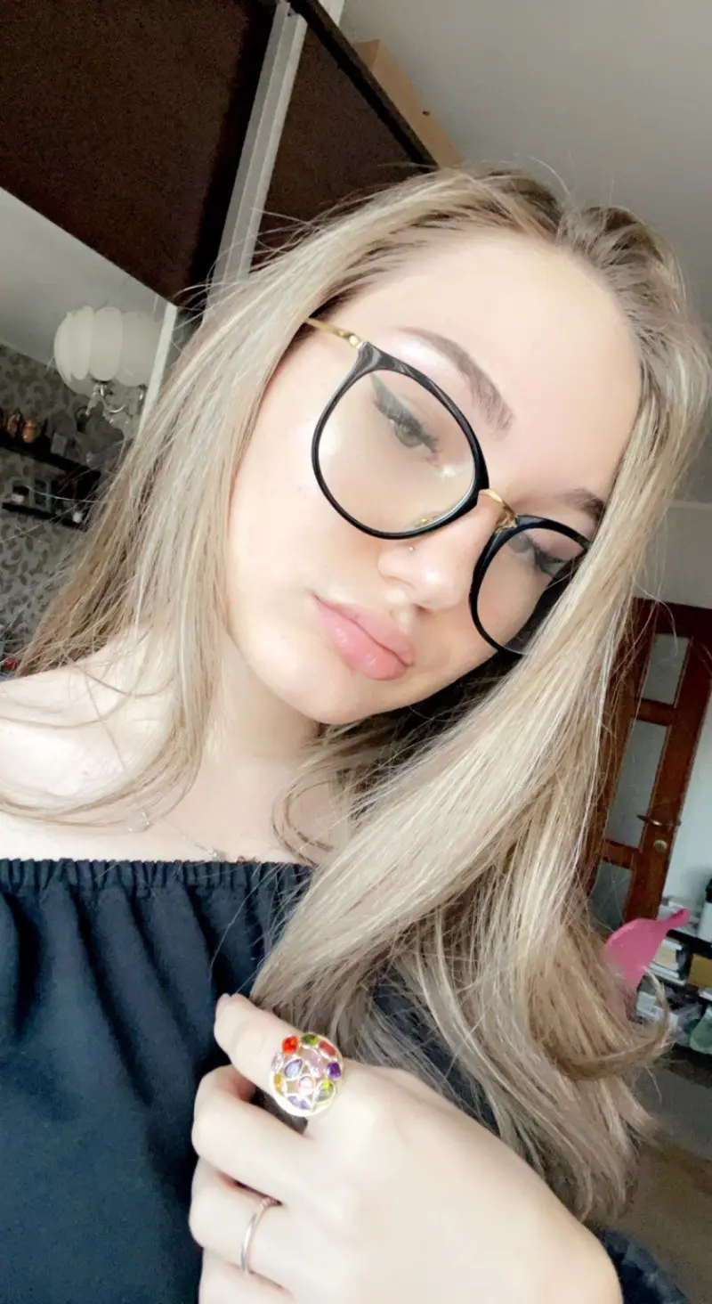 mayhannah441 (18) female from US - sexting partner