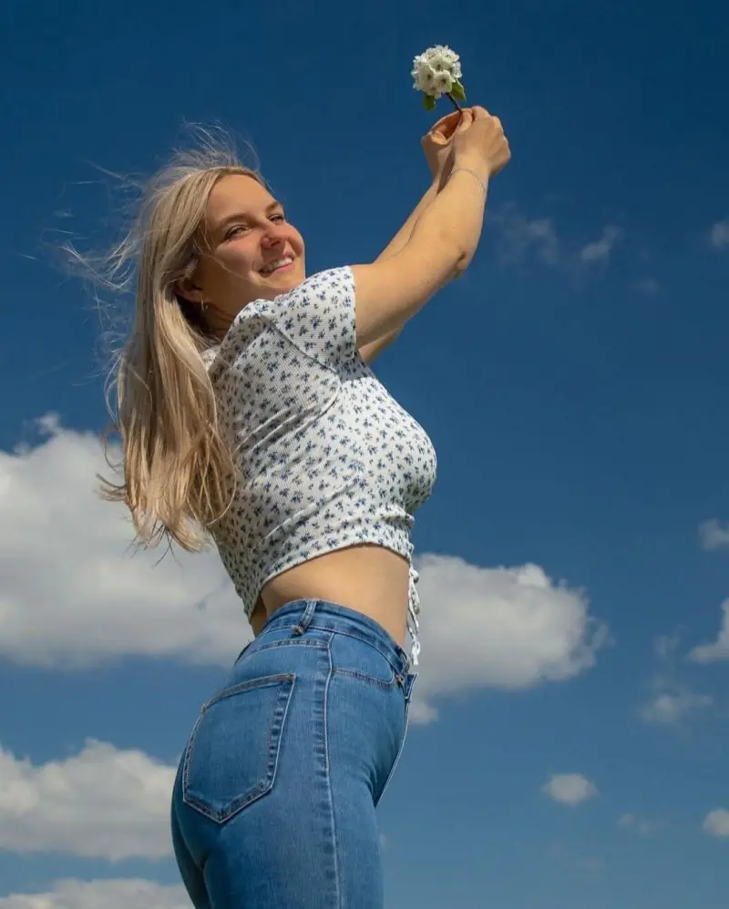 mbtumui (21) female from US - sexting partner