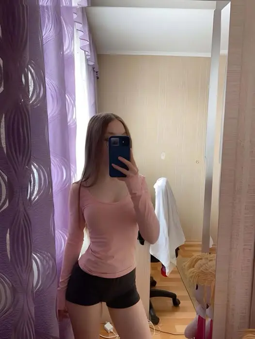 mebaka4967 (23) female from GB - sexting partner