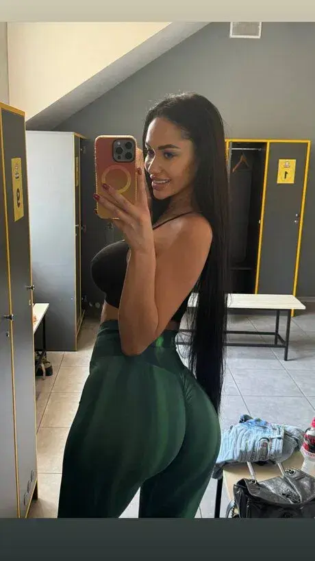 mebimap754 (21) female from GB - sexting partner