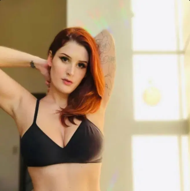 mecuwa (18) female from GB - sexting partner