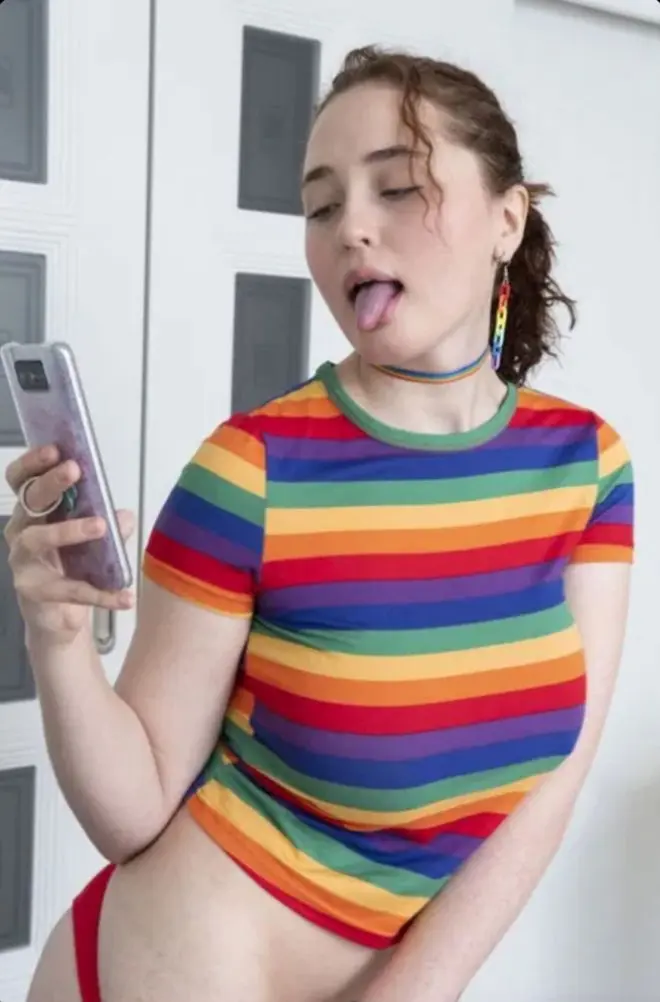 medopjk (18) female from US - sexting partner