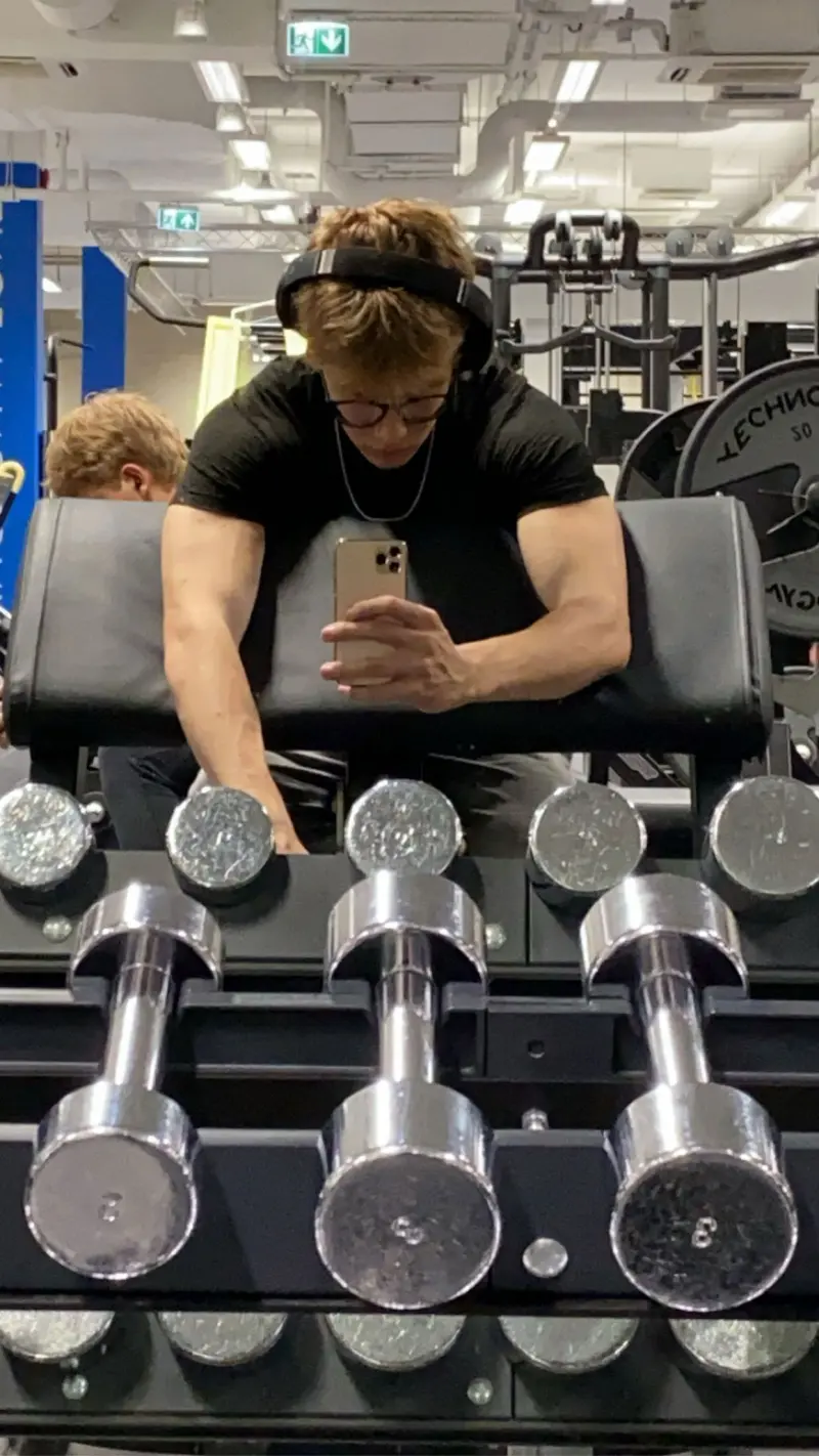 meesmadis834 (18) male from ES - sexting partner