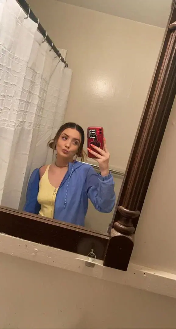 mehoje2364 (18) female from GB - sexting partner