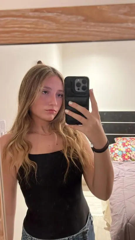 mejiral418 (18) female from US - sexting partner