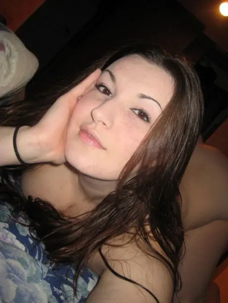 mejoyar606 (18) female from GB - sexting partner