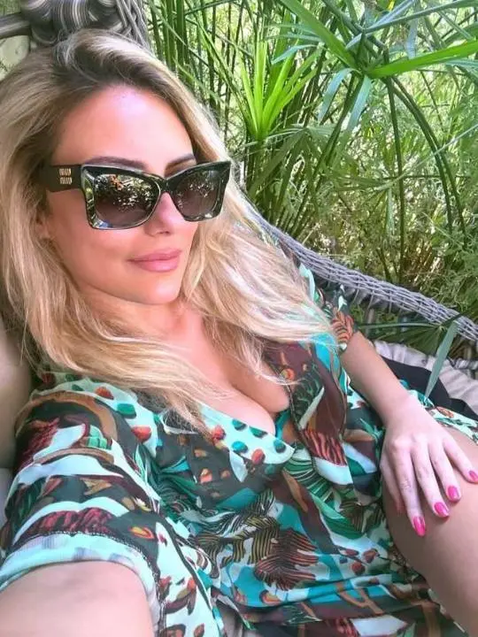 mekuxy (18) female from GB - sexting partner