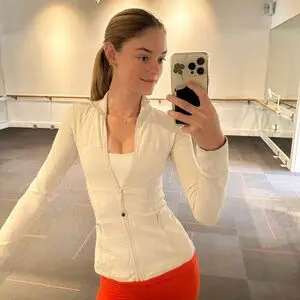 melifoy643 (18) female from GB - sexting partner