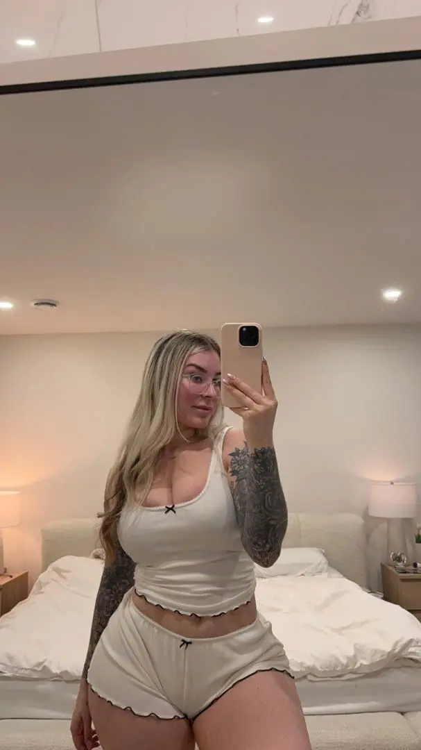 meltymochi250 (18) female from US - sexting partner