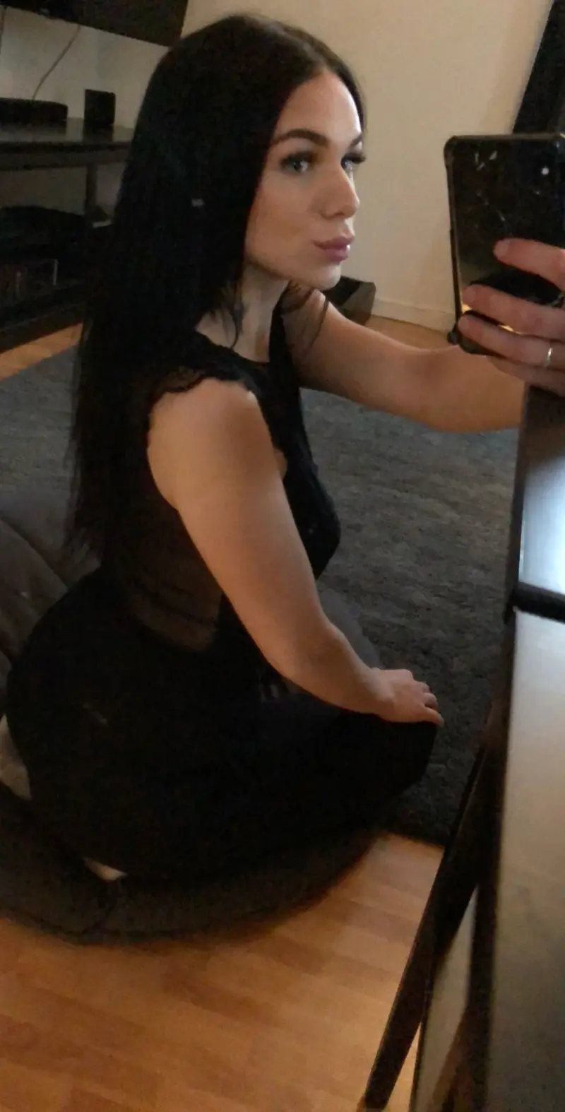 merry36 (22) female from GB - sexting partner