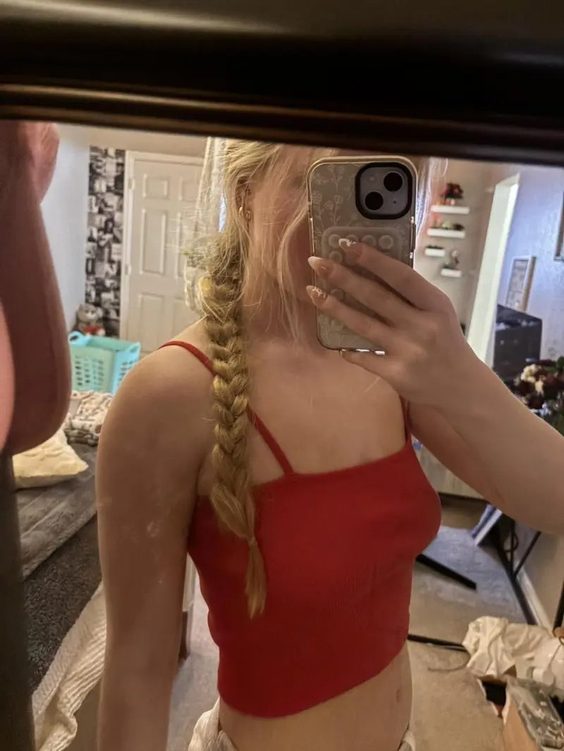 metas66985 (18) female from AU - sexting partner