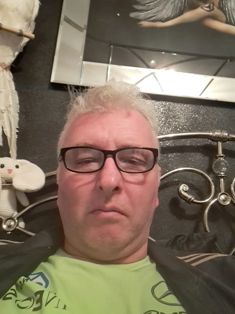 mgoodf1971 (18) male from GB - sexting partner