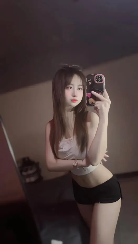 midoc81923 (18) female from GB - sexting partner