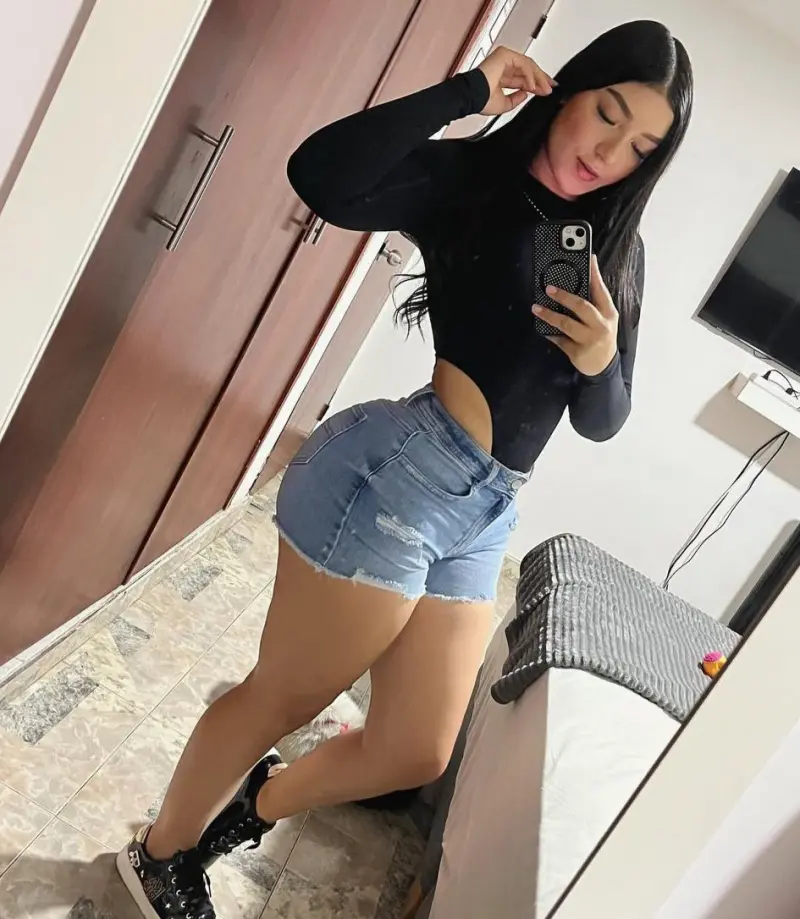 mikob16934 (22) female from GB - sexting partner