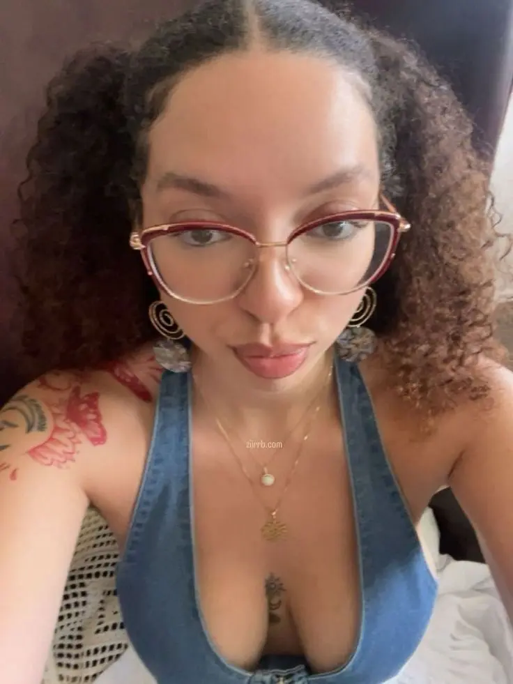 milliefox15753 (18) female from US - sexting partner