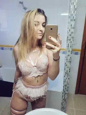 mimek80345 (18) female from NZ - sexting partner