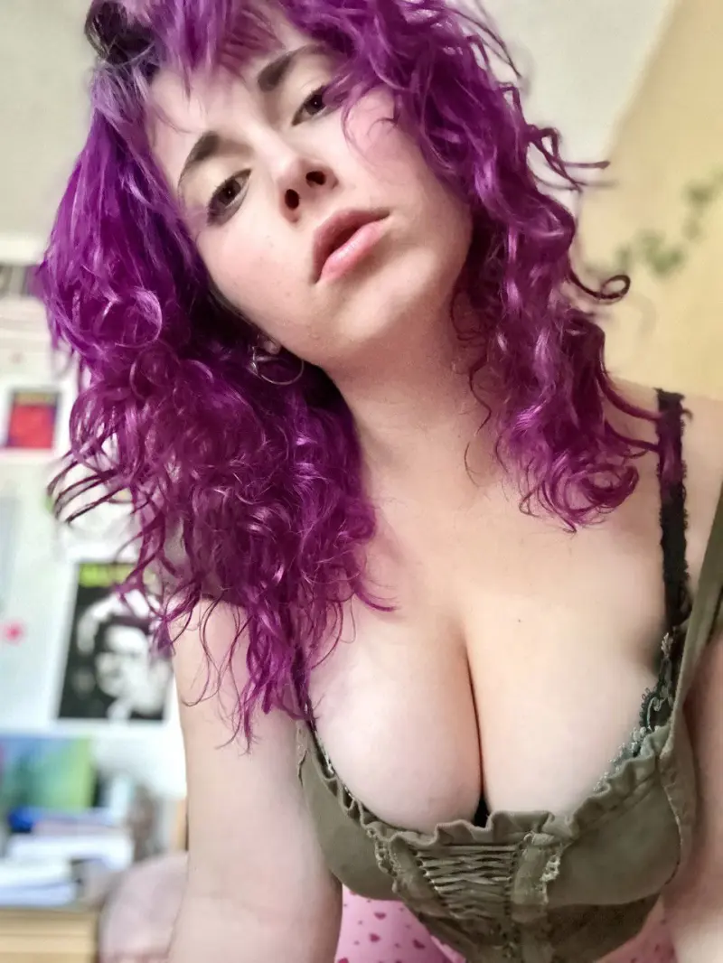 minzcats (18) female from FI - sexting partner