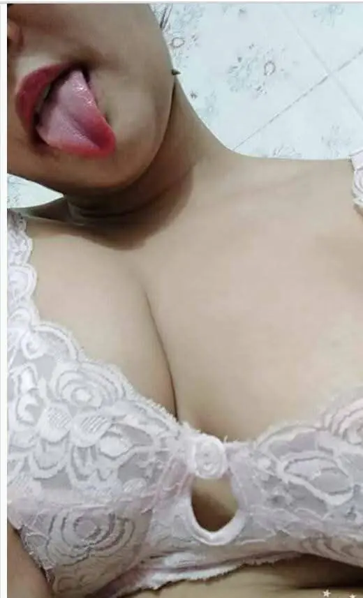 mipas74736 (18) female from GB - sexting partner