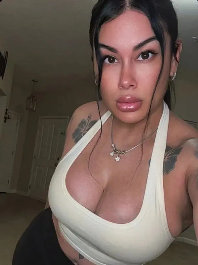 mipegywy (18) female from US - sexting partner