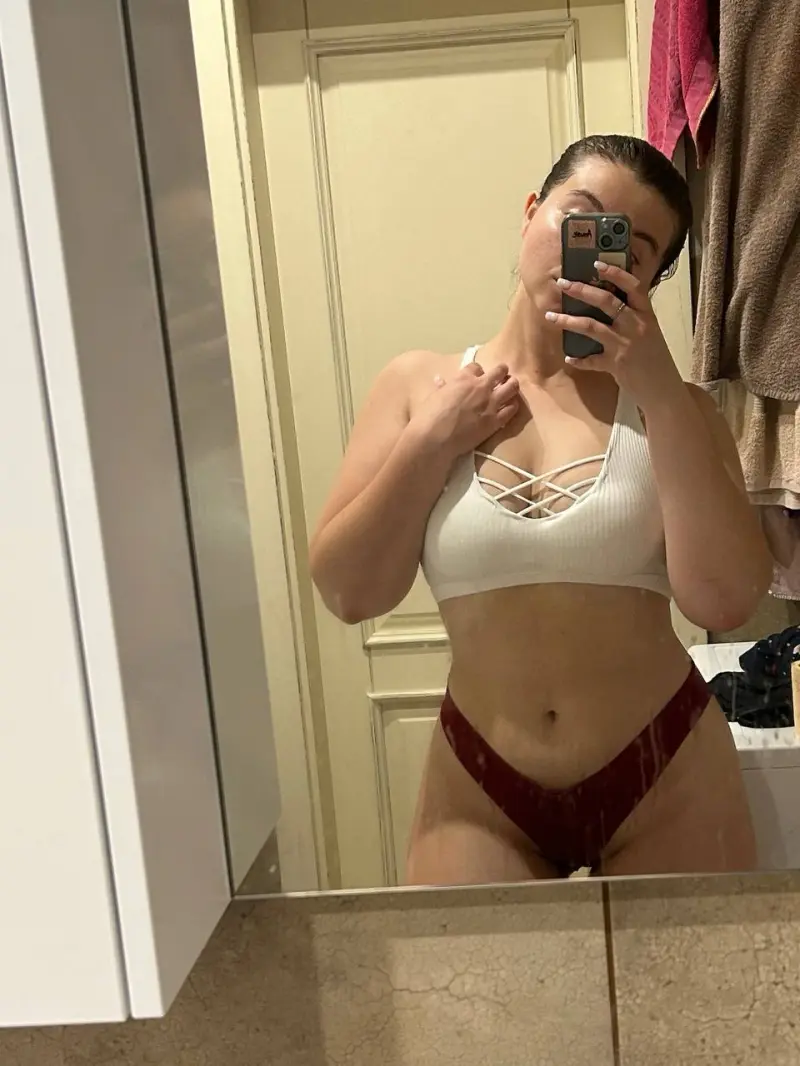 mira454545 (18) female from US - sexting partner