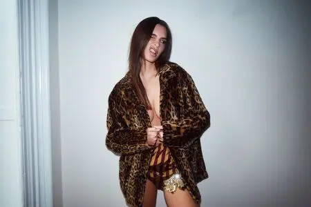 mitim32255 (18) female from GB - sexting partner