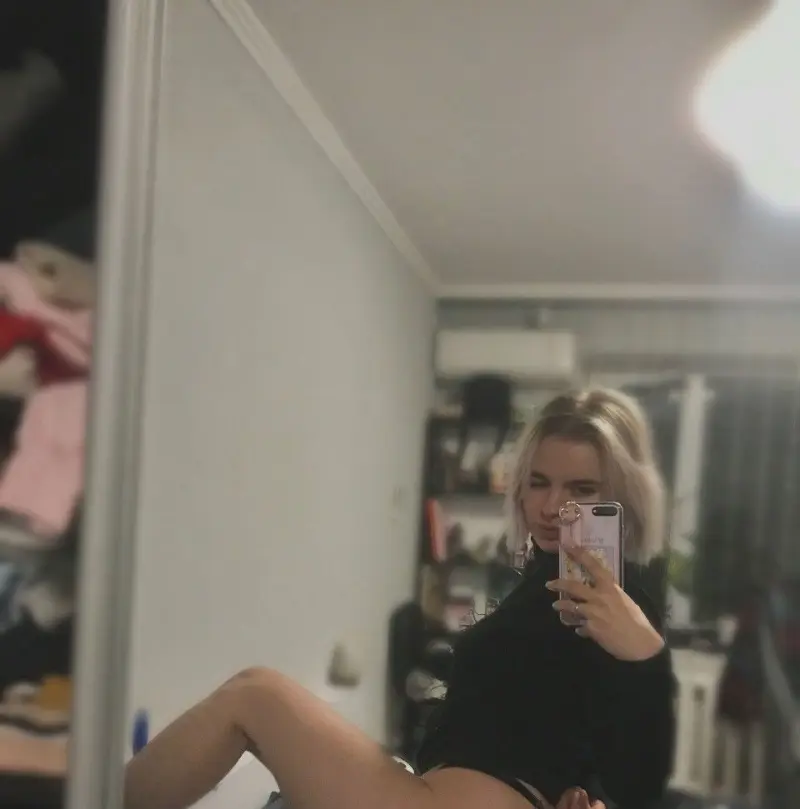 mivorec602 (18) female from CH - sexting partner