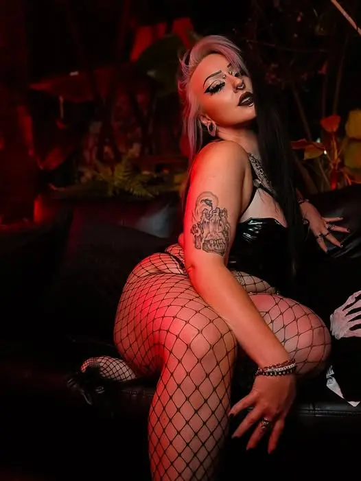 mixokaf966 (18) female from GB - sexting partner