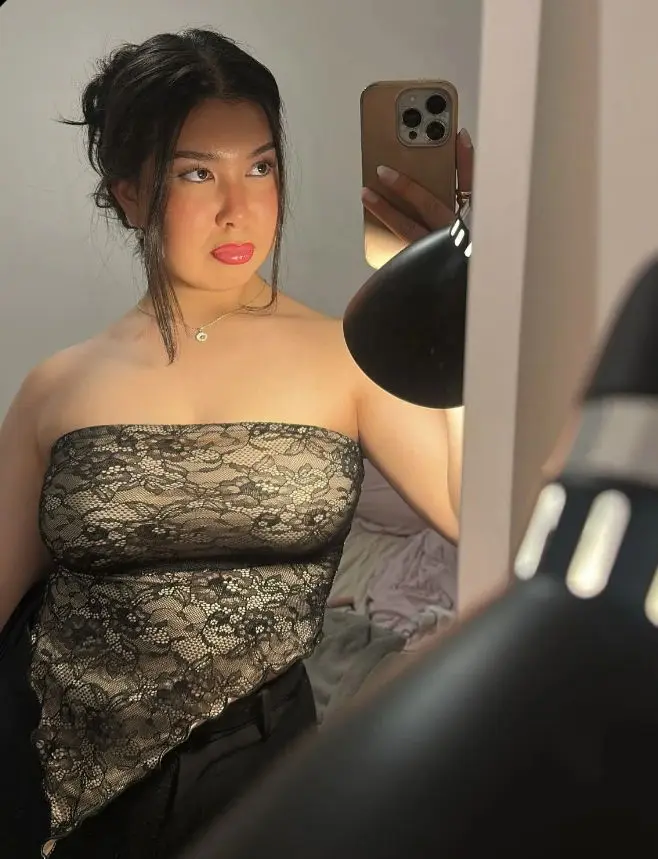 mixydubi (18) female from GB - sexting partner