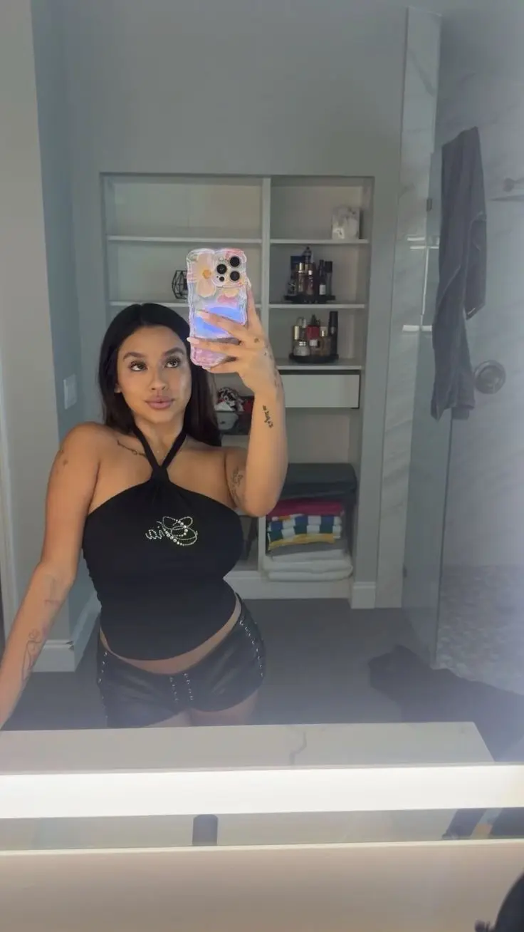 miyipom828 (18) female from GB - sexting partner