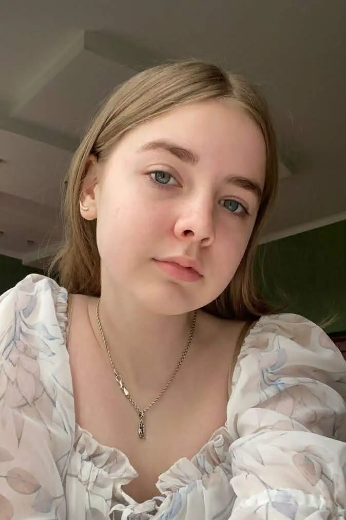 mlcyvgfh (18) female from US - sexting partner